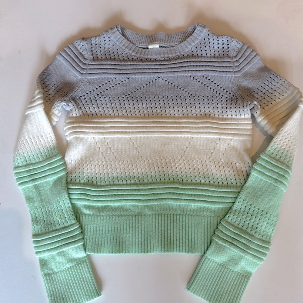 Ivivva Lululemon girls sweater in gray, cream, and seafoam green, size 6